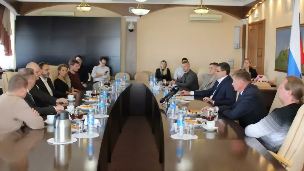 Губернатор Александр...