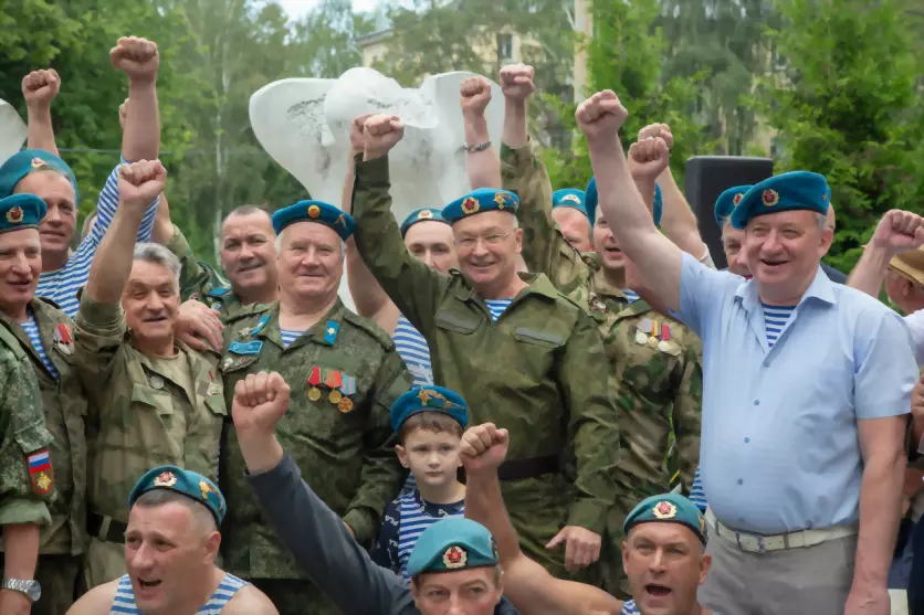 В свой праздник влад...