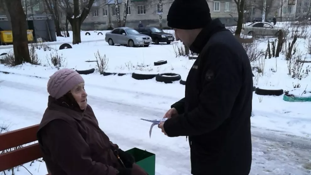 Сотрудники МЧС и доб...