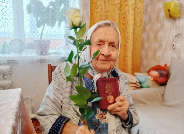 Вручение юбилейных м...
