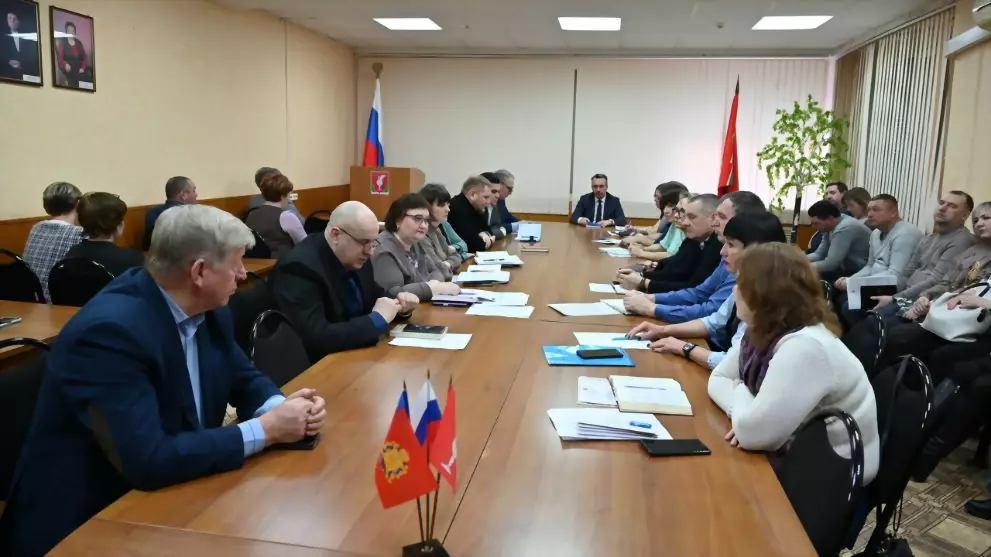 На еженедельной план...
