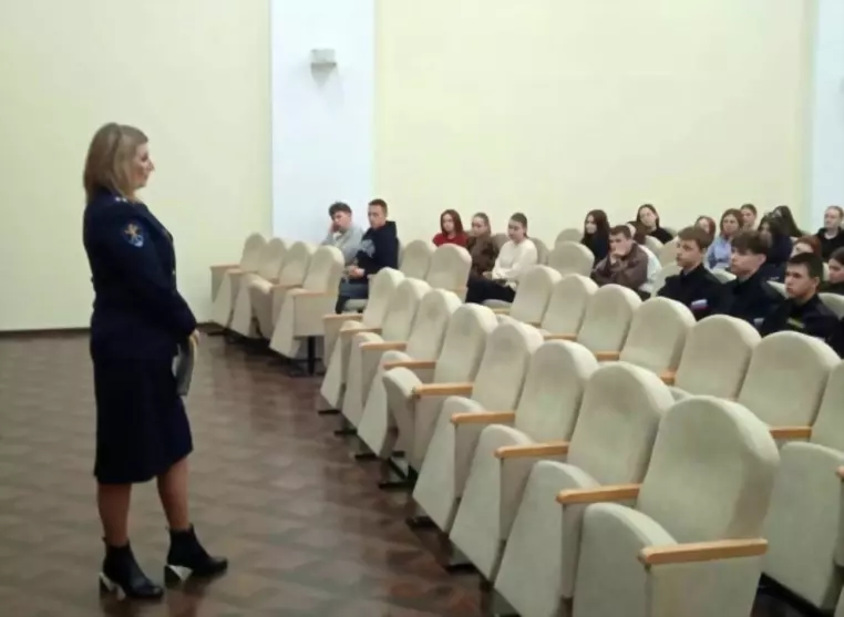 Сотрудники МО МВД Ро...
