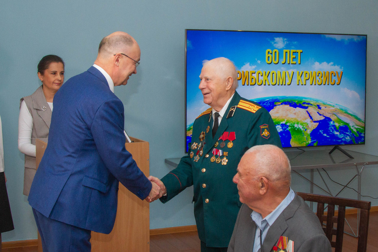 Владимир Киселев поздравил ветеранов с 60-летием операции «Анадырь»