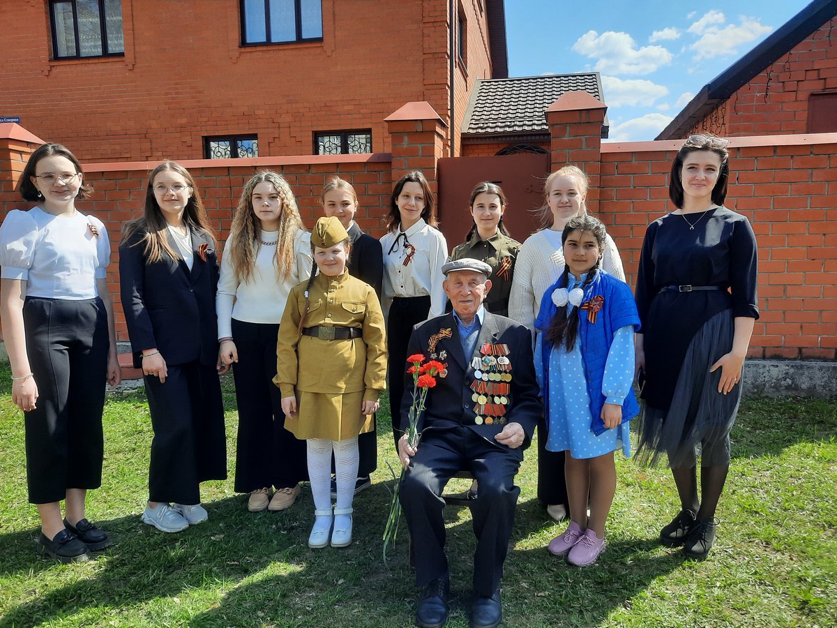 «Парад у дома»: В Гусь-Хрустальном продолжают поздравлять ветеранов