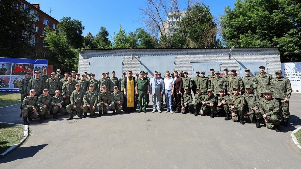 50 призывников Влади...