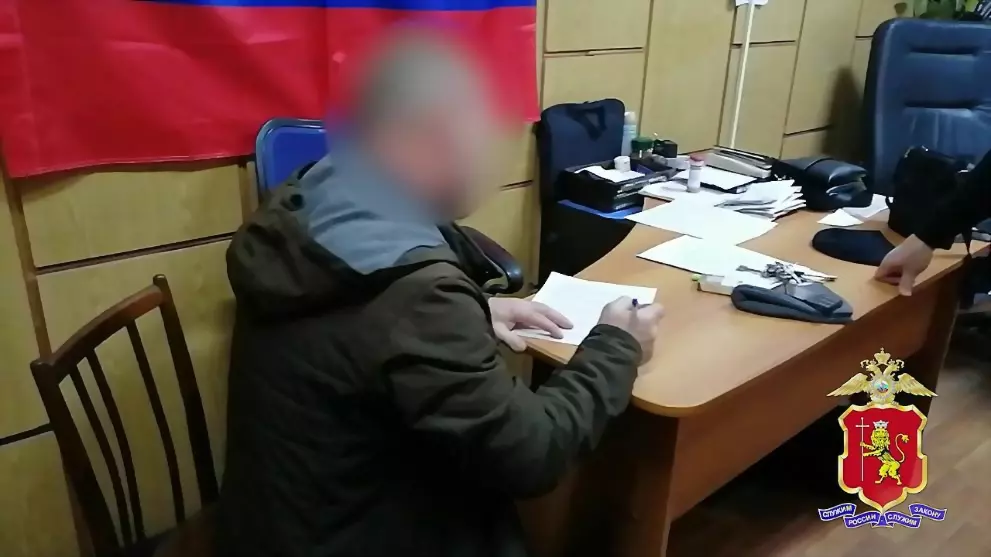 Сотрудниками полиции...