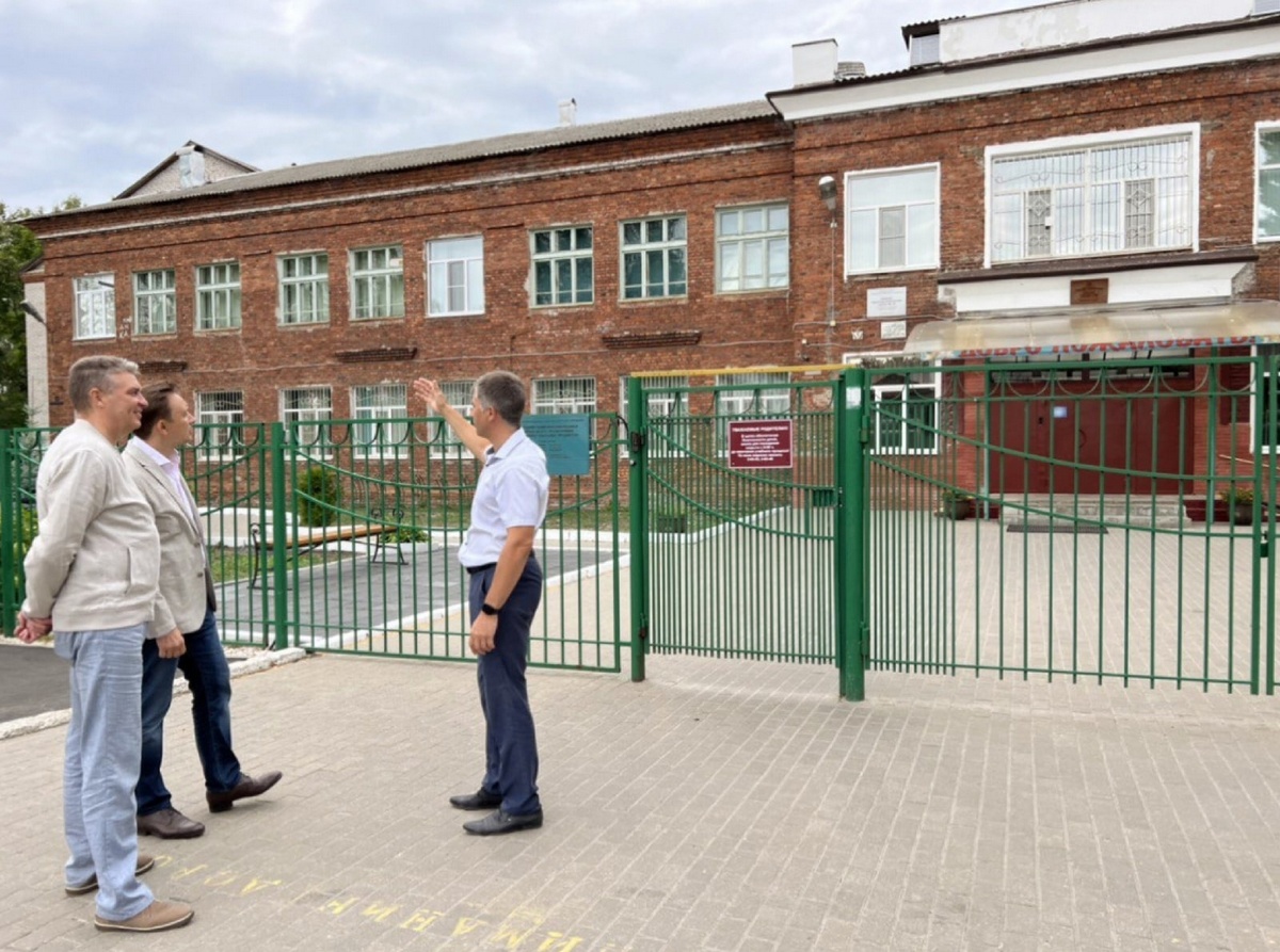 Игорь Игошин побывал на территории, где будет построена новая школа в Гусь-Хрустальном