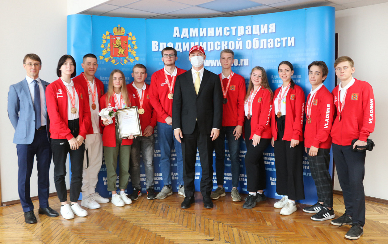 В администрации Владимирской области чествовали победителей и призёров Национального чемпионата "Молодые профессионалы"