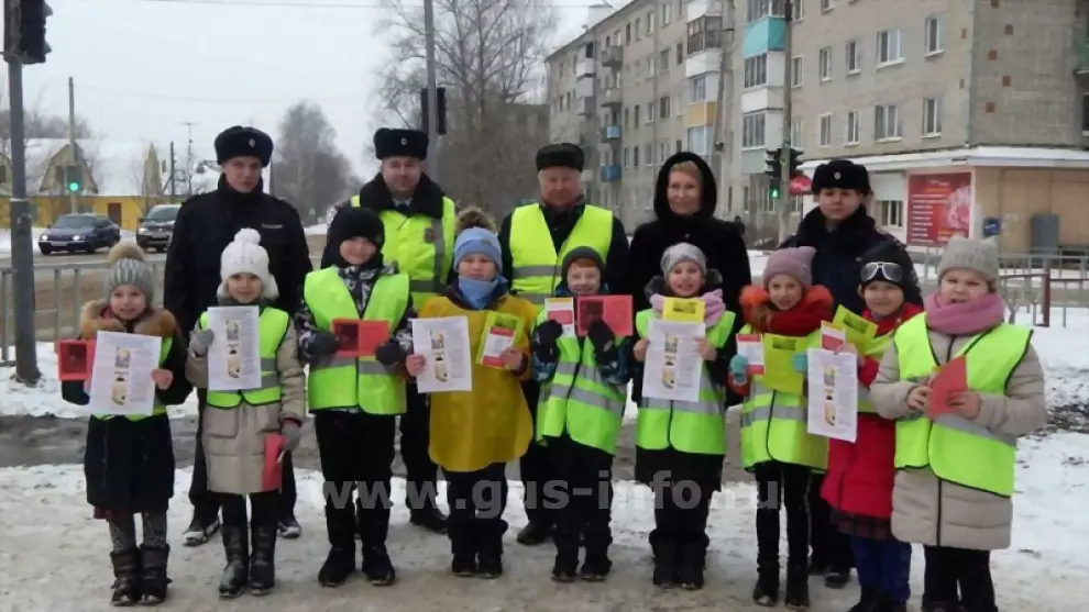 Сотрудники полиции и...