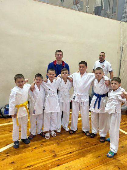 Спортсмены клуба бое...