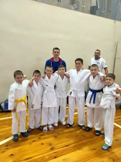 Спортсмены клуба бое...