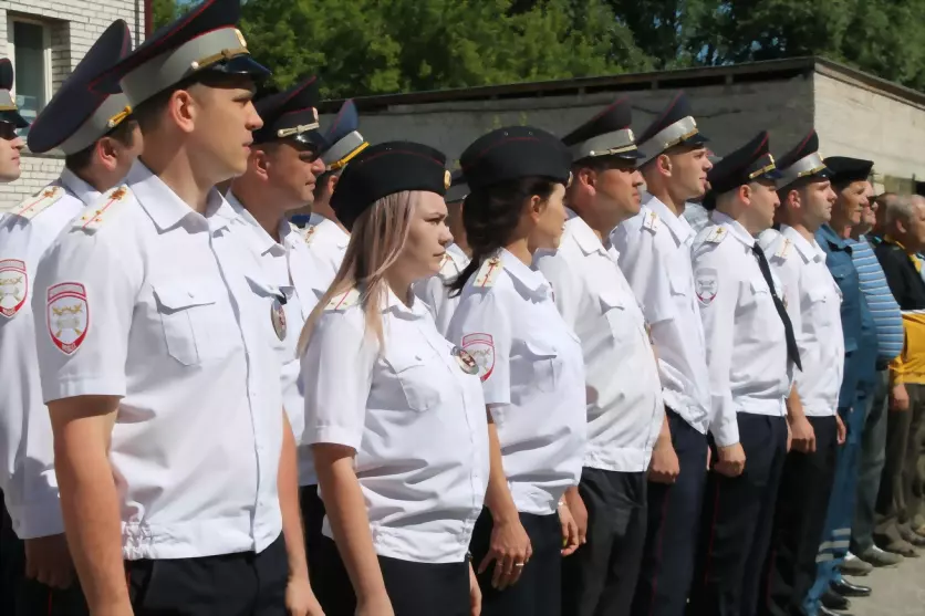 Сотрудников, ветеран...