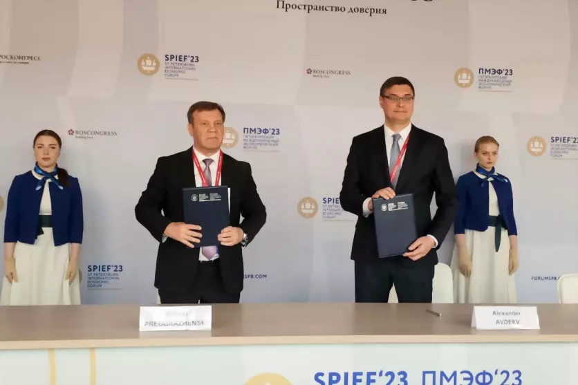 Губернатор Александр...