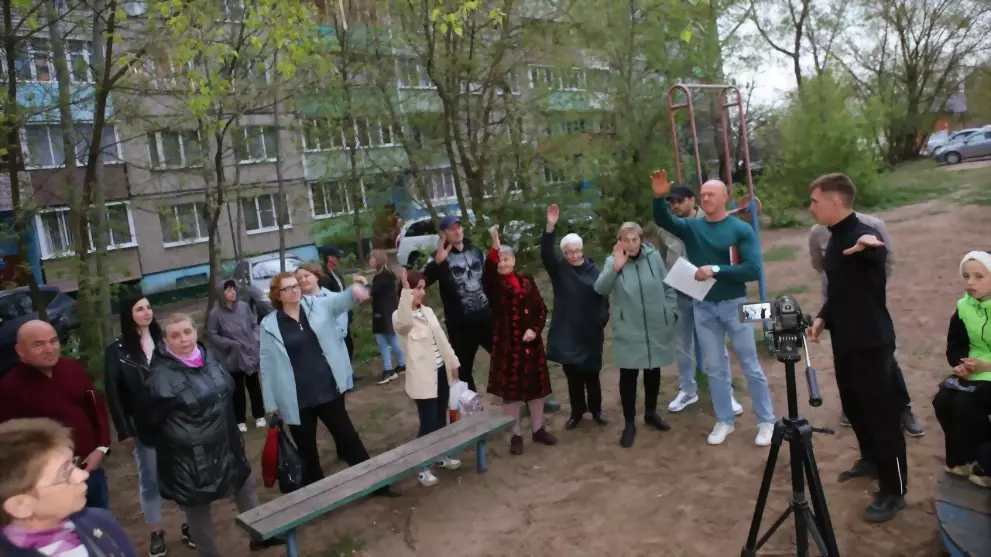 Обсуждение с местным...