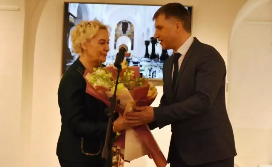 Глава города поздрав...