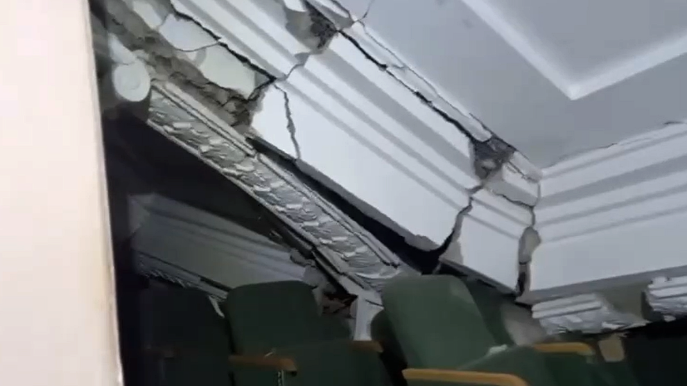 В ДШИ ИМЕНИ БАЛАКИРЕВА ОБРУШИЛСЯ ПОТОЛОК