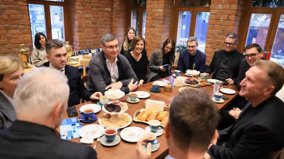 Губернатор Александр...