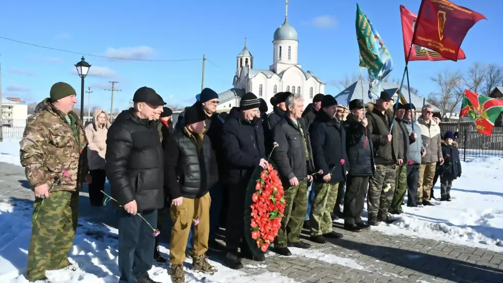 Памятный митинг, при...