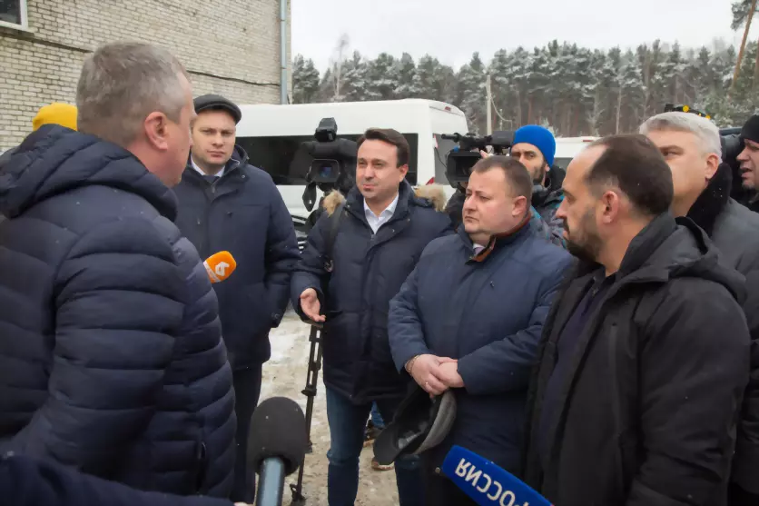 Депутаты удостоверил...