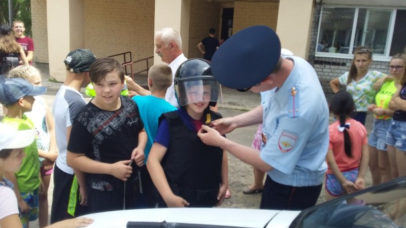 Госавтоинспекторы пр...