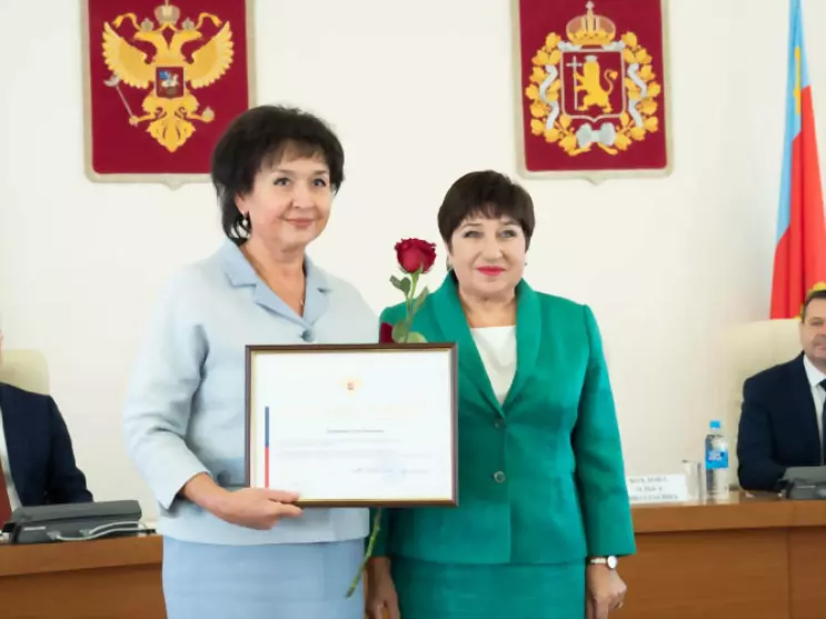 Ольга Хохлова вручил...