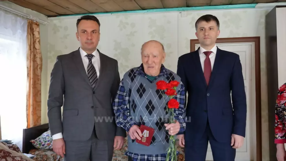 Участнику войны вруч...