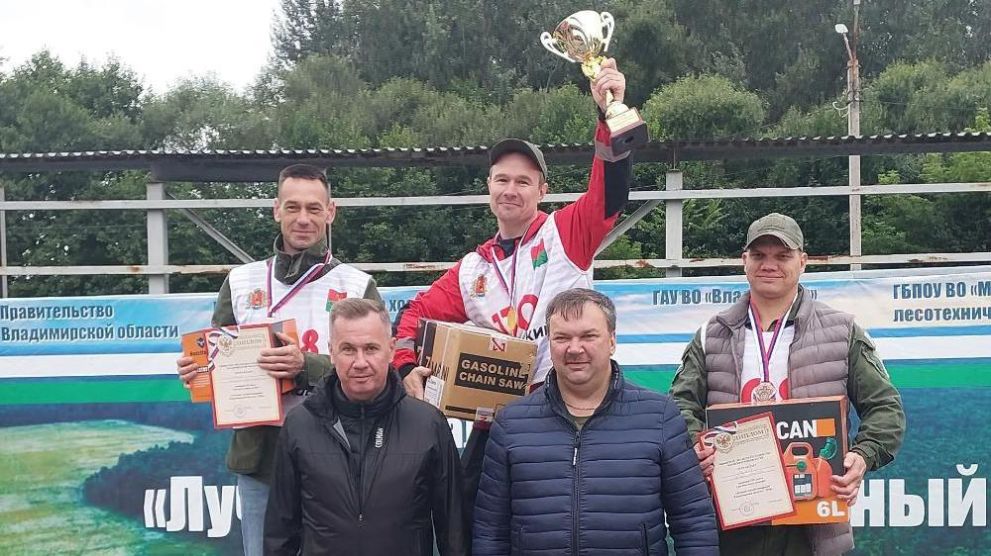 Во Владимирской области выбрали лучшего лесного пожарного и вручили лесничествам новую спецтехнику