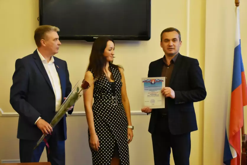 Благодарностями глав...