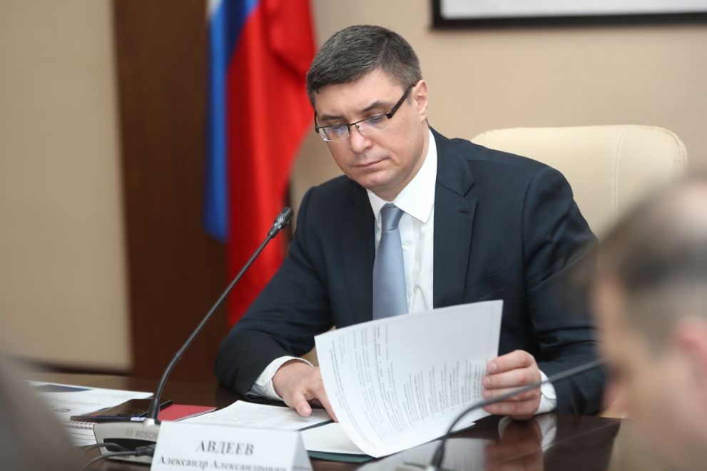 Губернатор Александр...