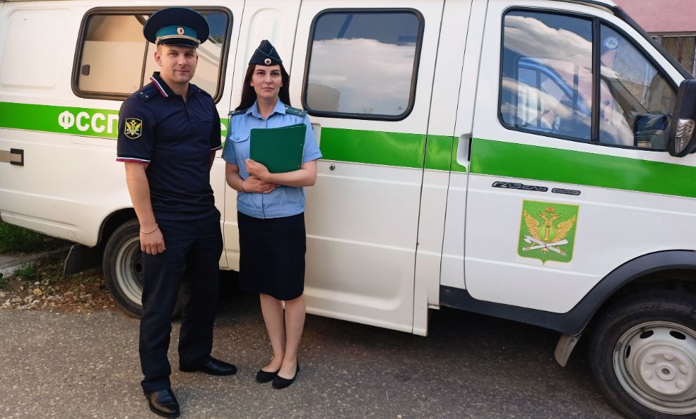 Судебные приставы пр...