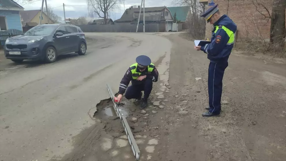 Сотрудники Госавтоин...