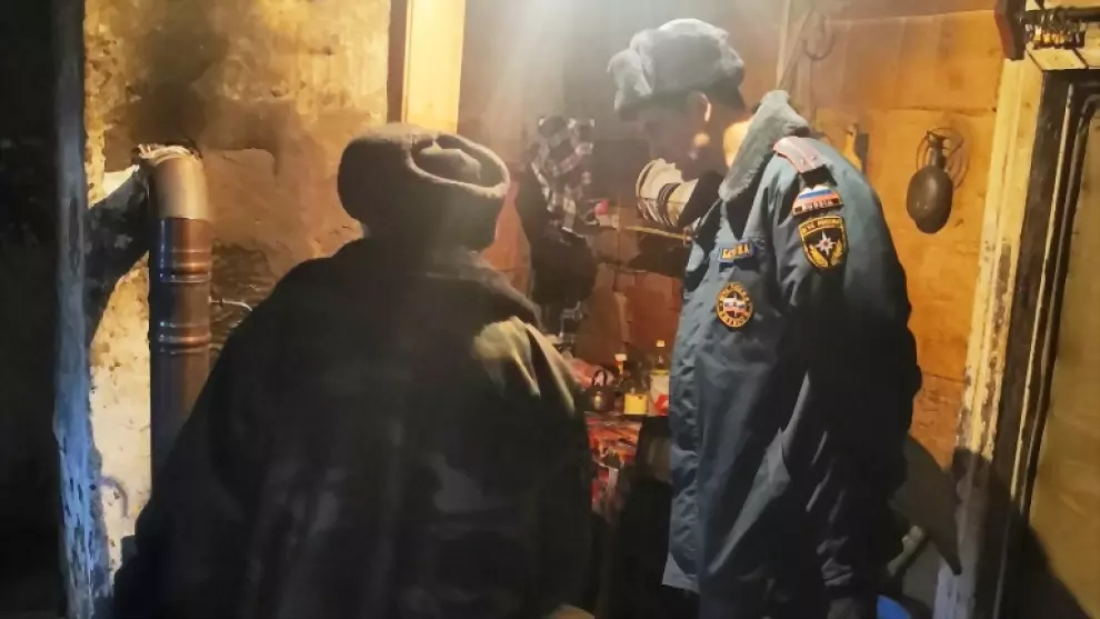Сотрудники МЧС Росси...