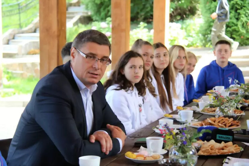 Губернатор Александр...