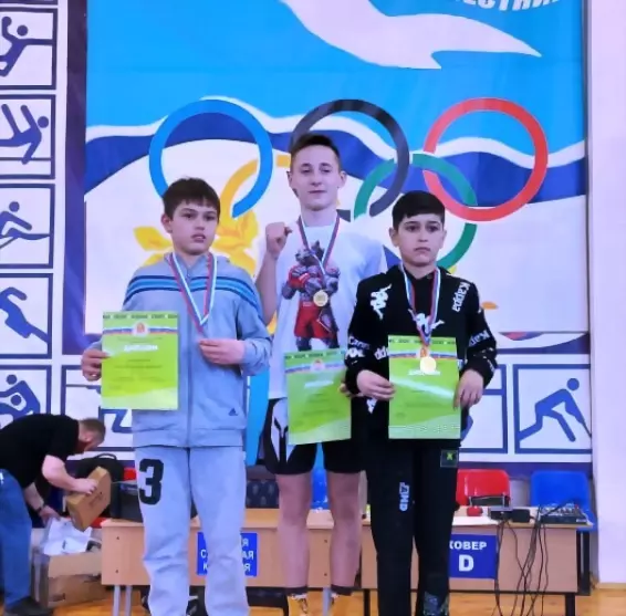 Бойцы клуба единобор...