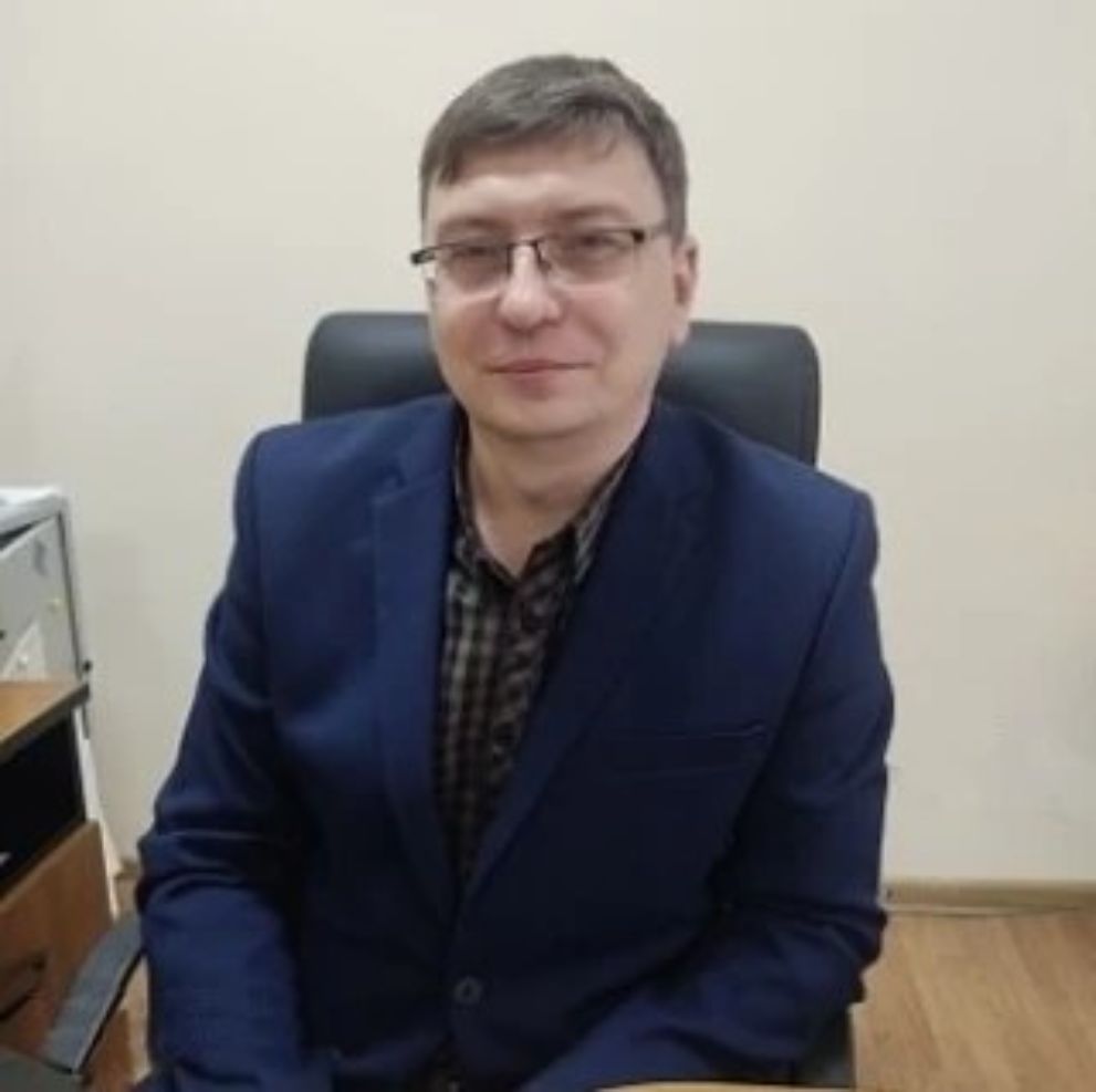 Директор школы Гусь-...