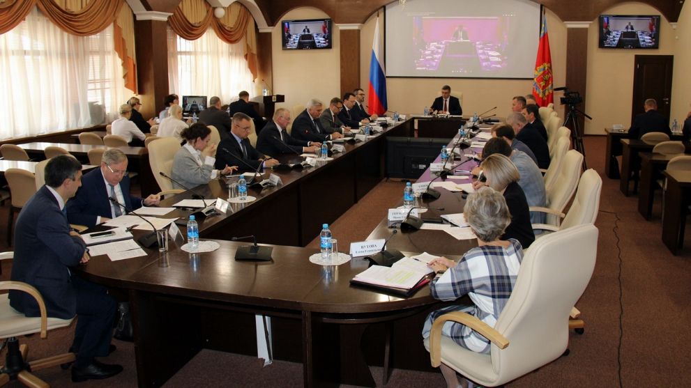 Губернатор Александр...