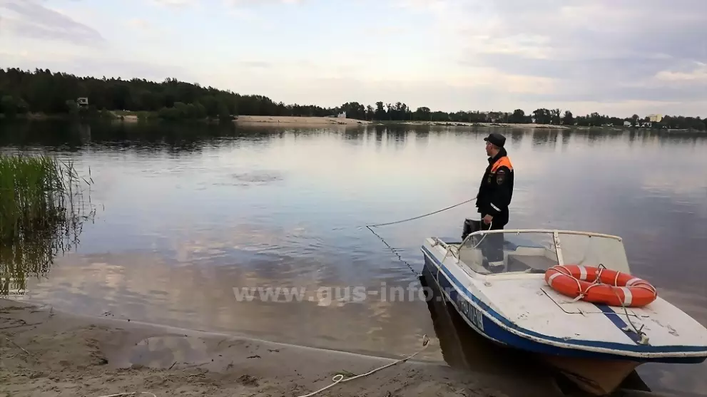 На городском озере у...