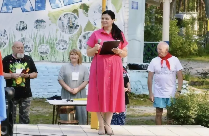 В лагере «Хрусталёк»...