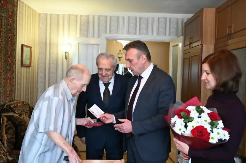 С гордостью и благод...