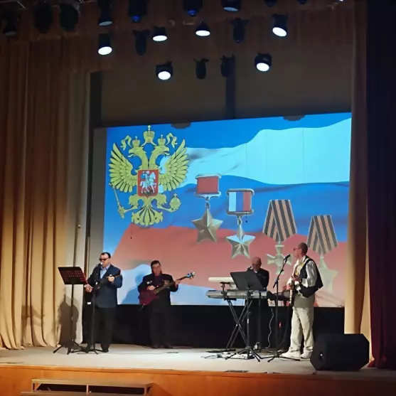 В центре культурного...
