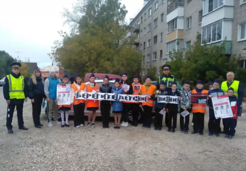 Сотрудники полиции с...