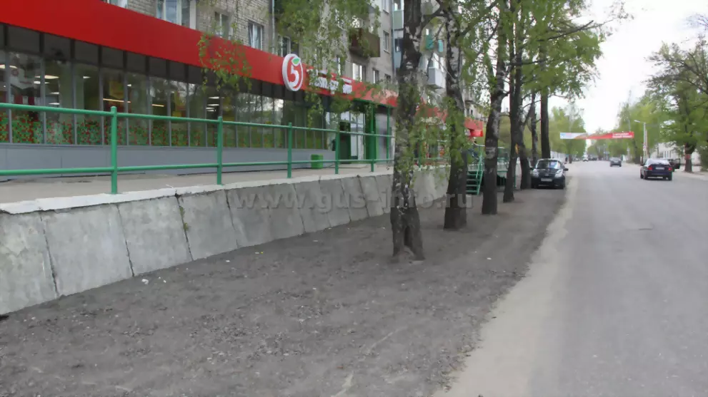 Замуровали! или Кому...