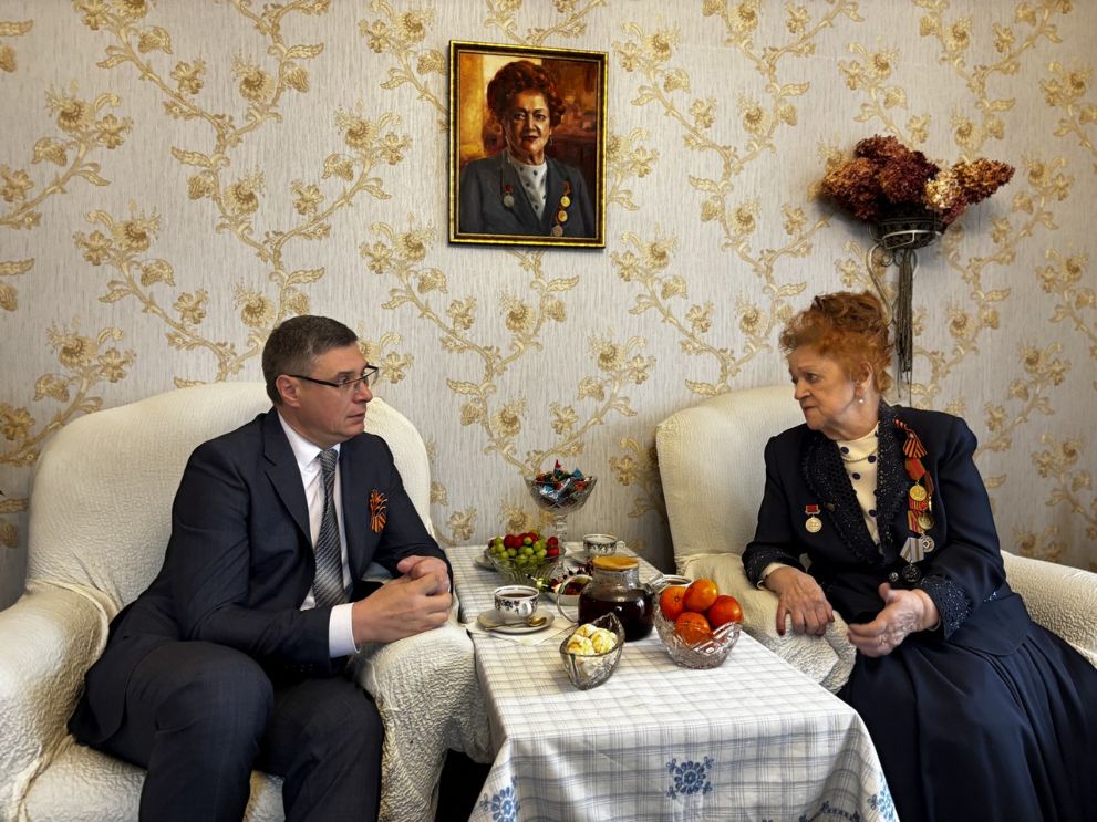 Губернатор Александр...