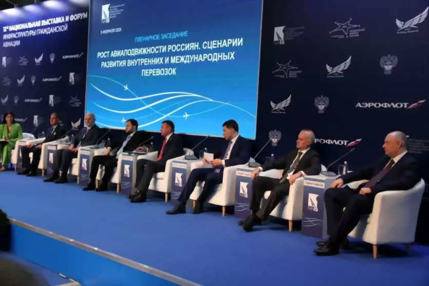 Губернатор Александр...
