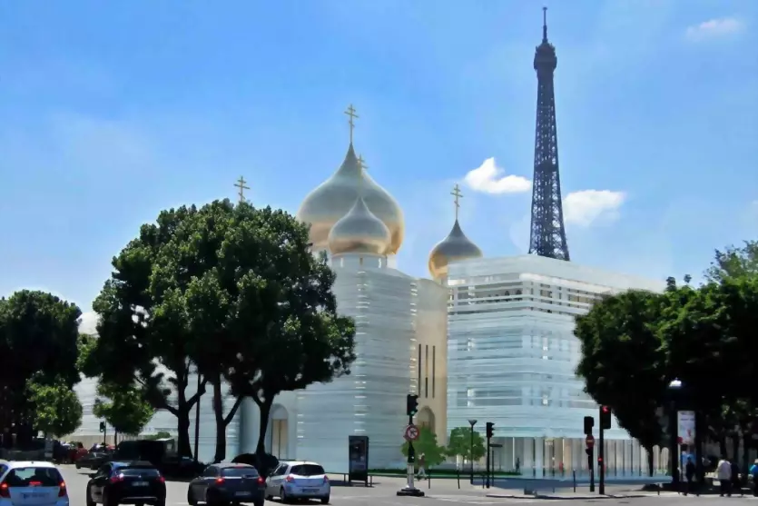Работы вышивальщиц и...