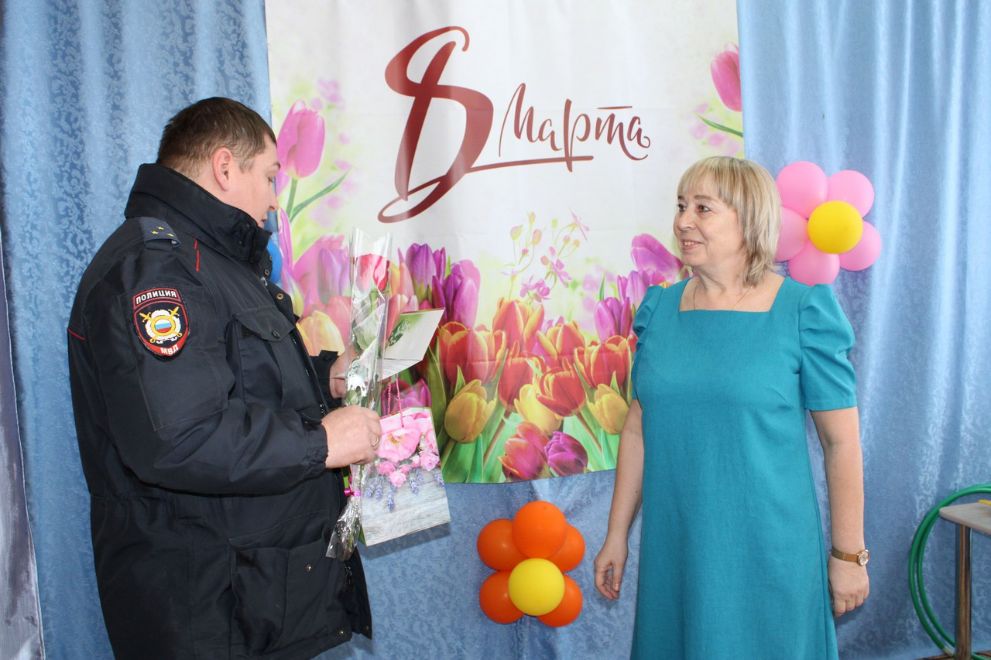 Полицейские и общест...