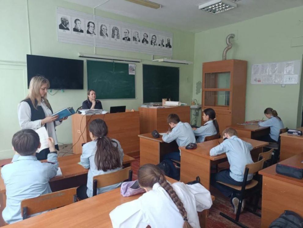 Полицейские провели...