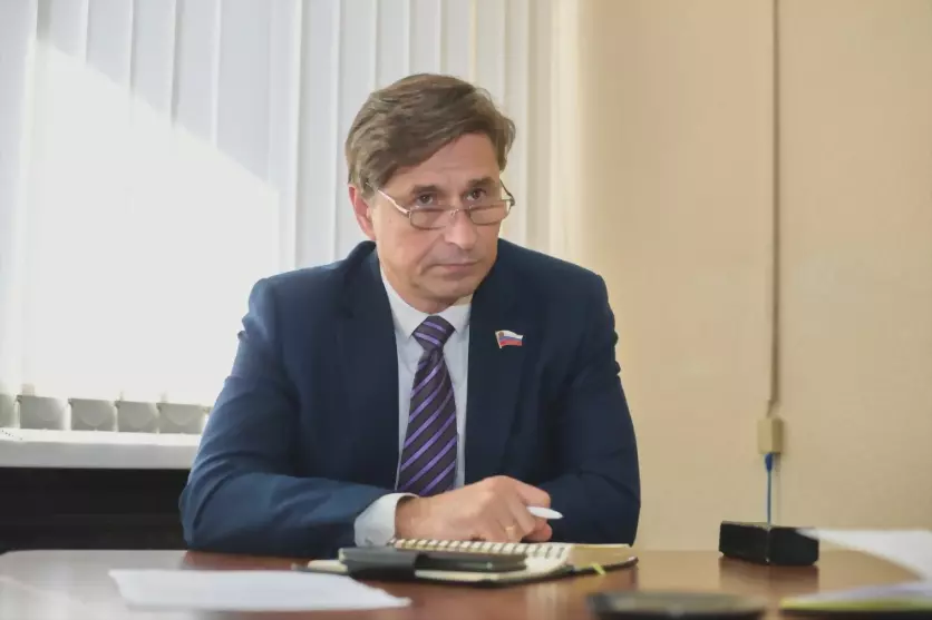 Депутаты Заксобрания...