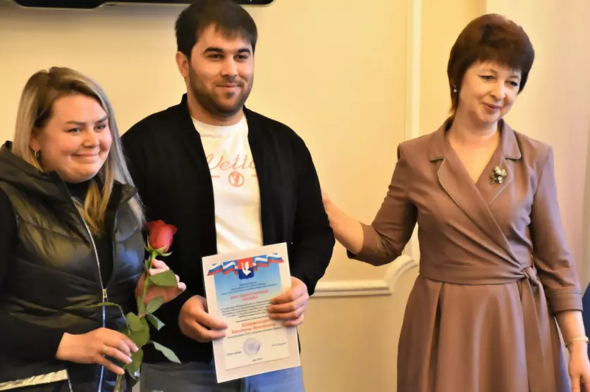В тесном сотрудничес...