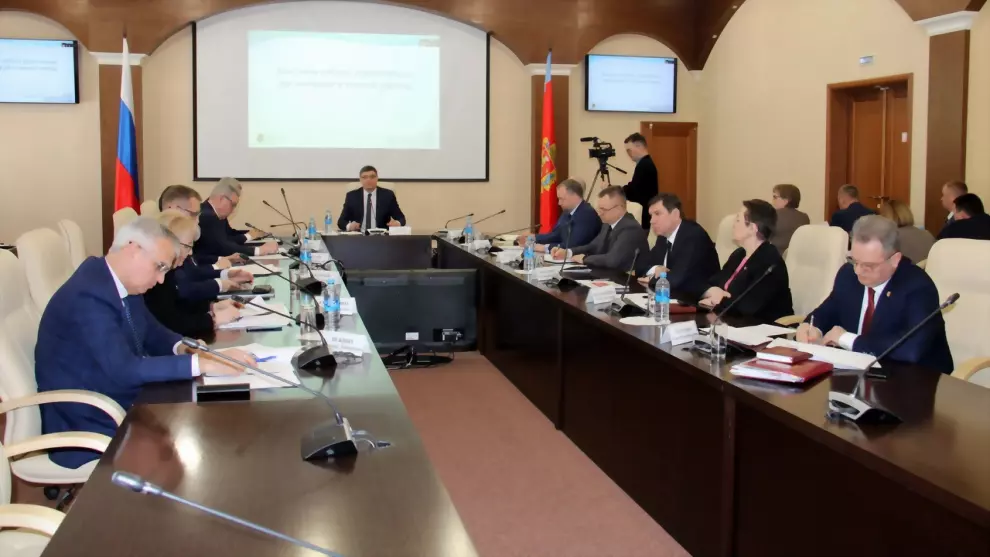 Губернатор Александр...